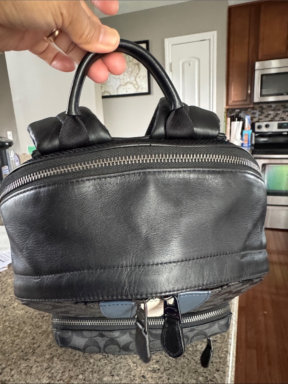 😎Coach Men's Signature Canvas Backpack in Gray !! EUC good condition 😎 - Picture 10 of 13